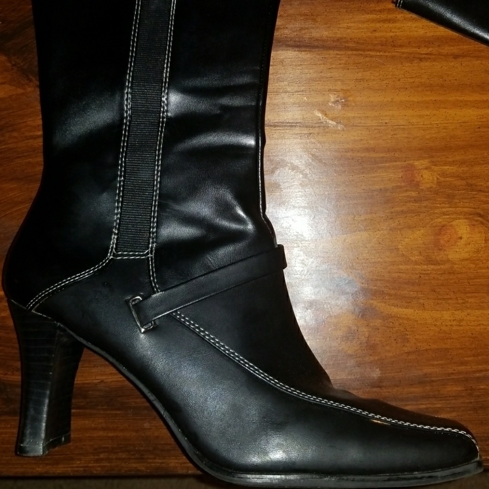 Boots - Picture 4 of 4